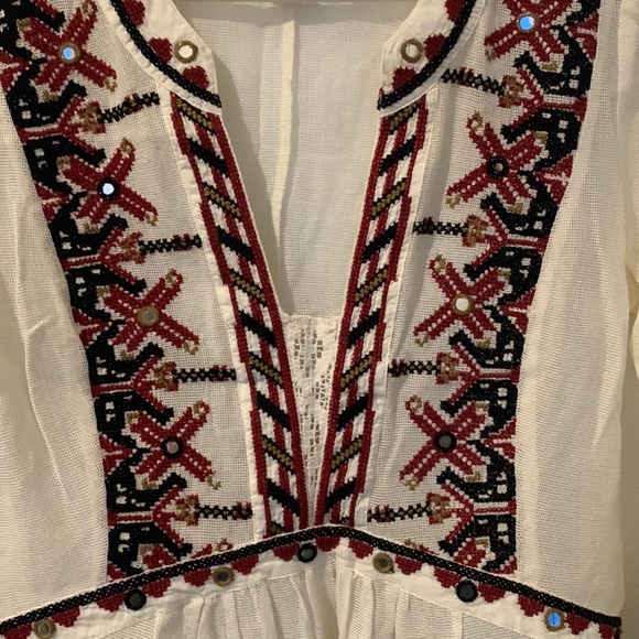 Size small boho 3/4 sleeve blouse with embroidered trim - Picture 3 of 3
